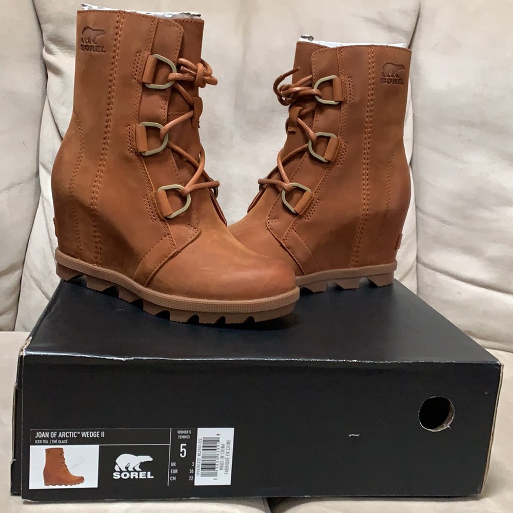 BRAND NEW, NEVER WORN, JOAN OF ARCTIC WEDGE II, SZ 5, COLOR-ICED TEA/THE GLACÉ. - Picture 5 of 6